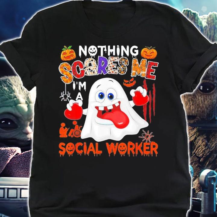 Nothing Scares Me I'm A Social Worker Halloween Boo Ghost T-Shirt t-shirt