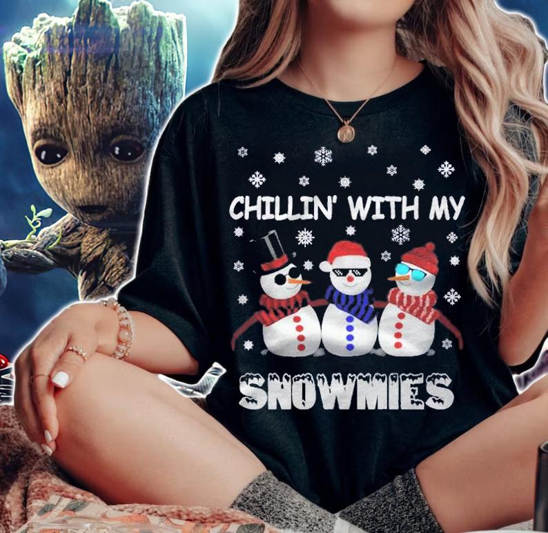 Chilling With My Snowmies Funny Christmas Snowman Shirt t-shirt
