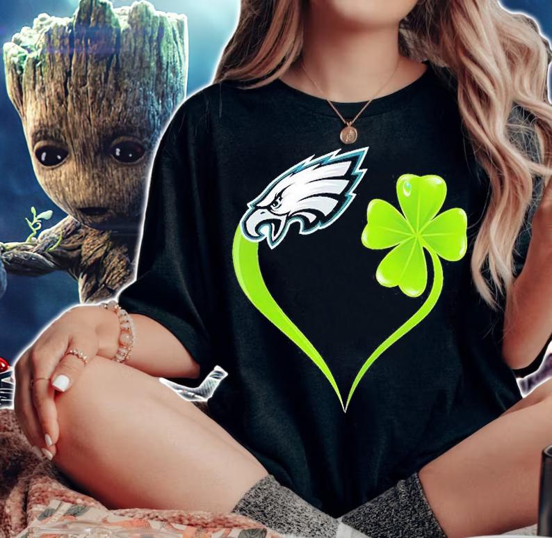 Philadelphia Eagles Shamrock Heart St Patrick's Day T-Shirt t-shirt